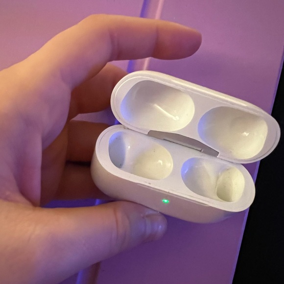 AirPod Pros - Picture 5 of 7